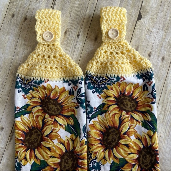 Crochet Top Sunflowers Hanging Towel Set of Two Double Thickness - Picture 1 of 5